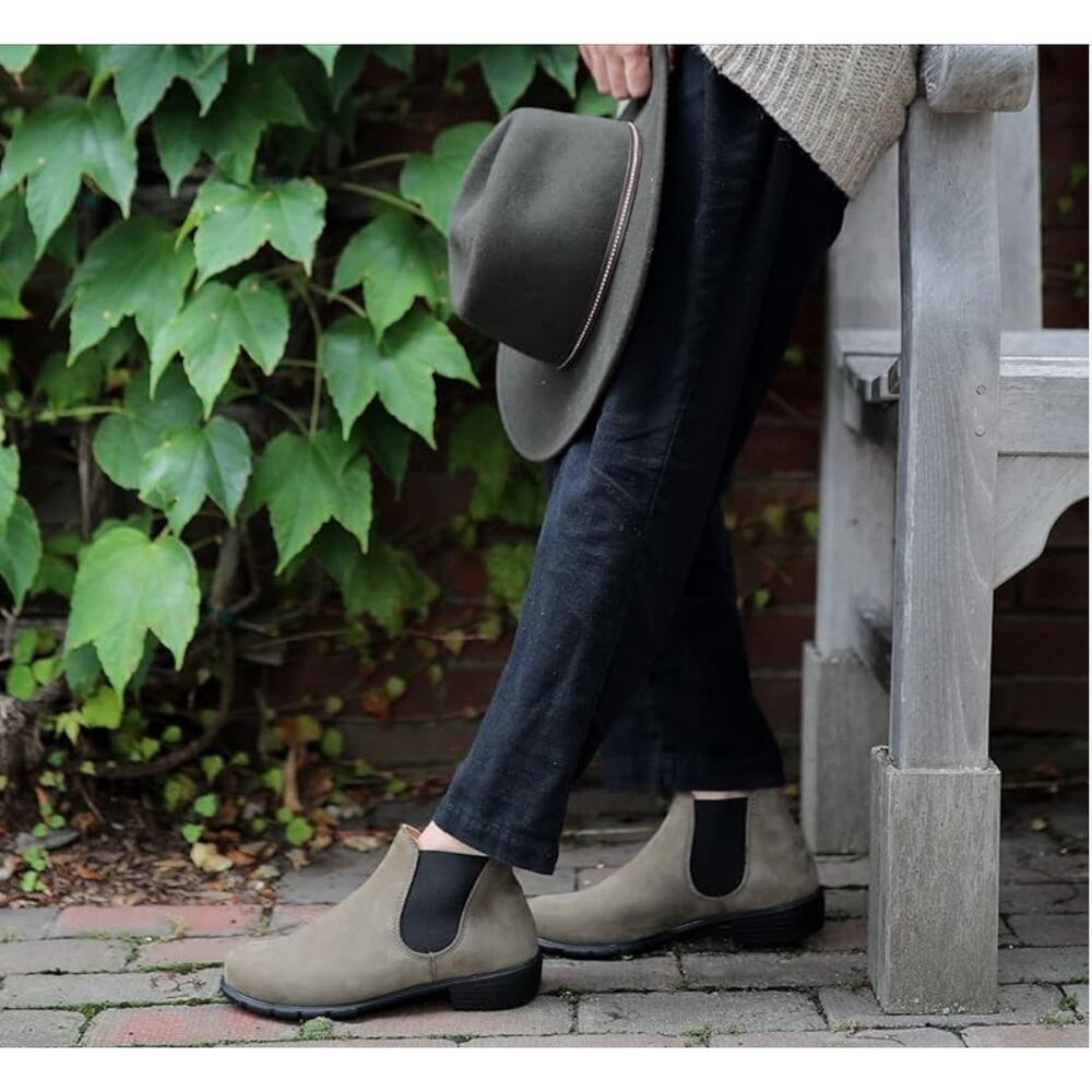 Blundstone BL1971 Stone Nubuck Ankle Chelsea Boot size 39 (US 9)